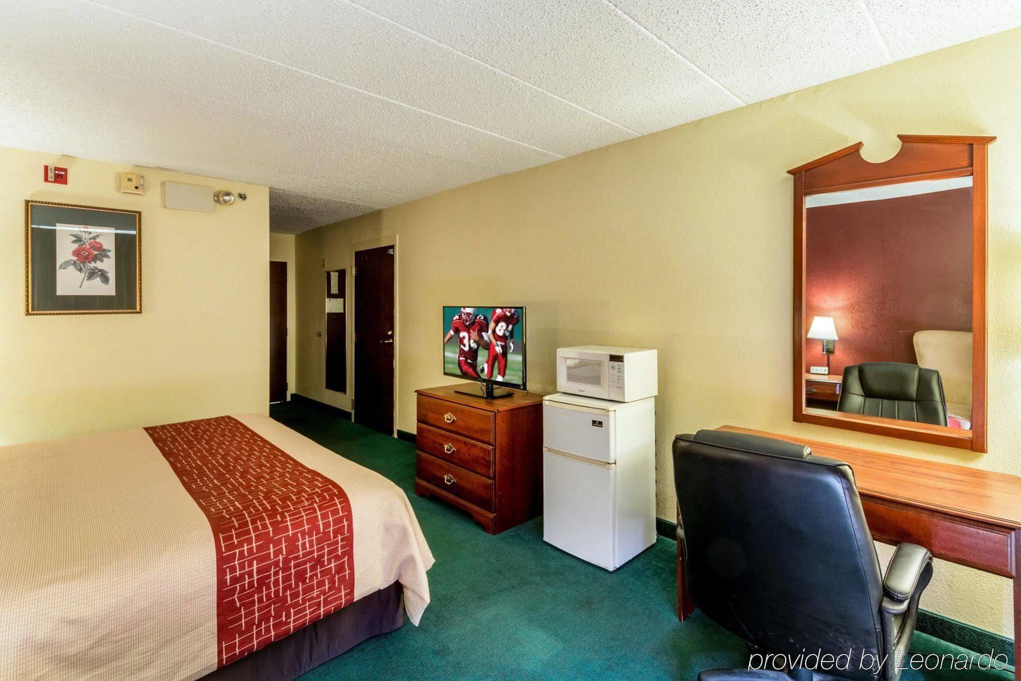 Red Roof Inn Морхед Экстерьер фото